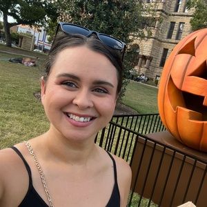 Meet your Posher, Kayla